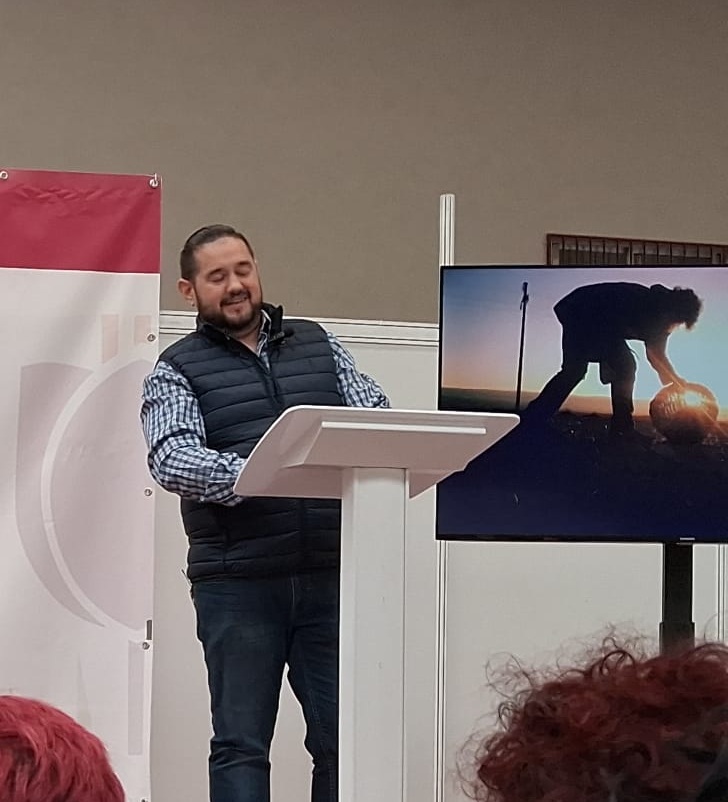 Jos&eacute; Ram&oacute;n Plumed presenting it at the saffron fair.